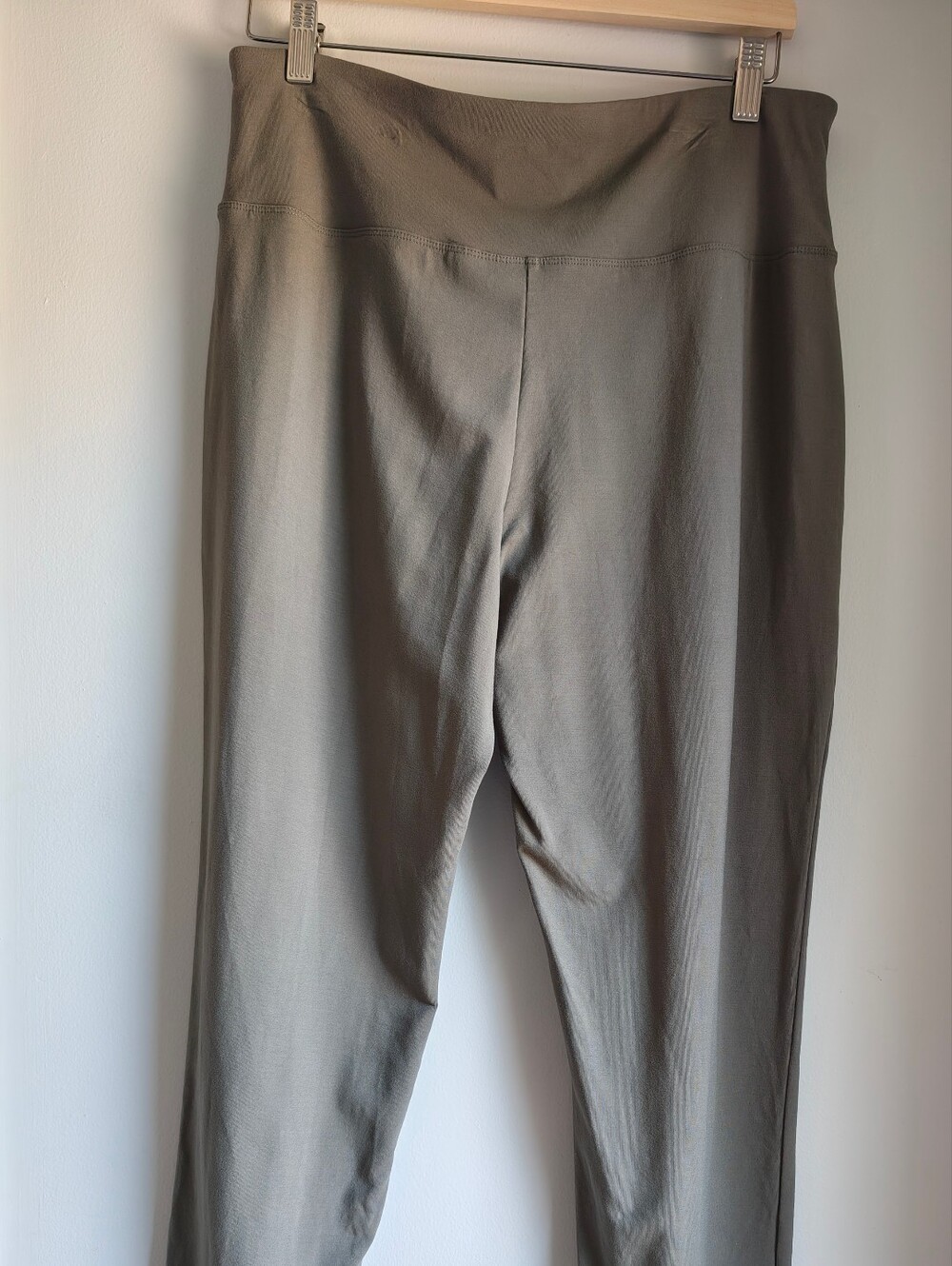 J. Jill Stretch High-Rise Leggings in Taupe Gray - Picture 2 of 9